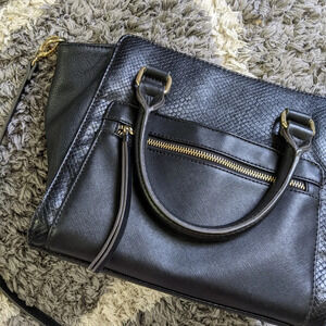 Liz Claiborne Black Faux Leather Textured Crossbody Purse Black and Gold